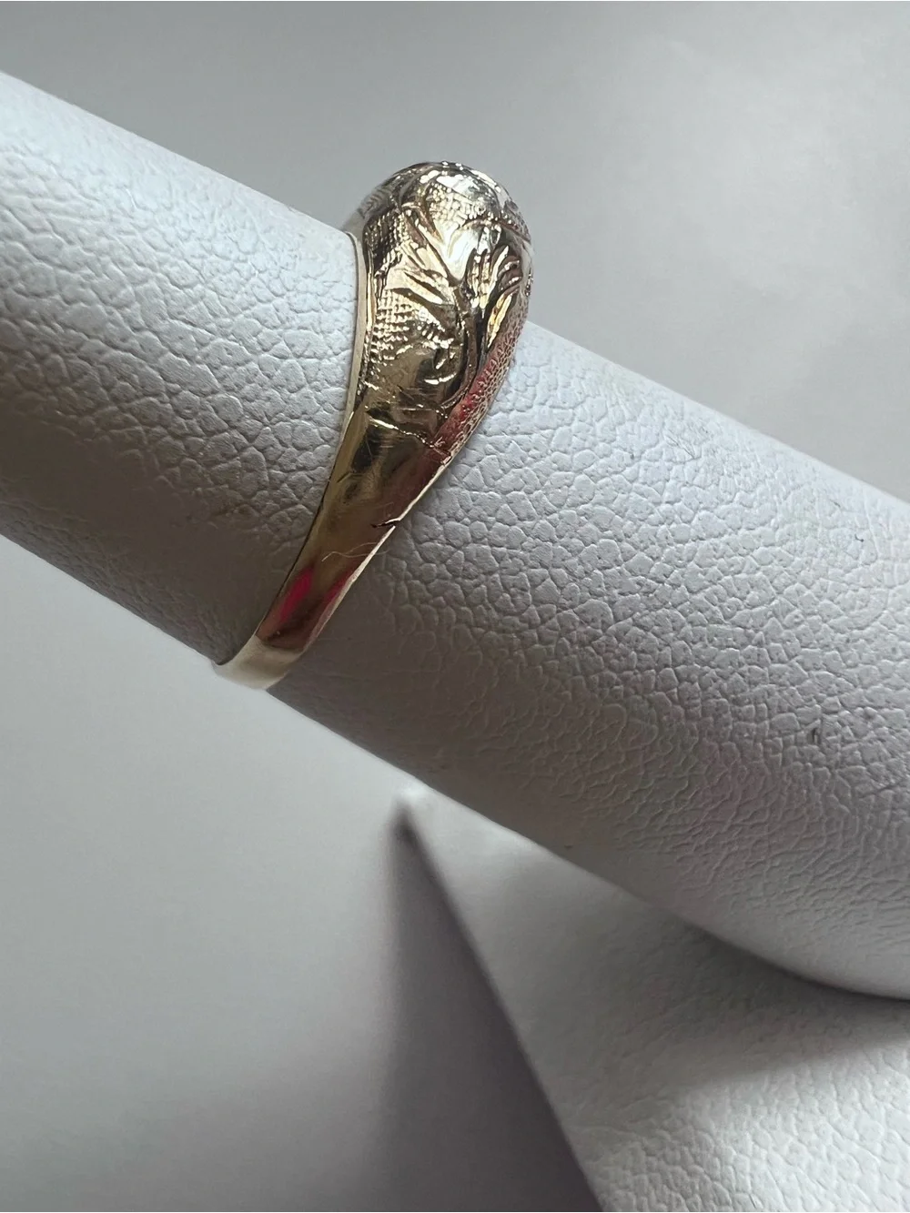 Vintage 14K Yellow Gold Floral Engraved Tapered Band Ring Size 5